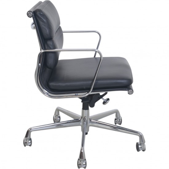 Charles Eames Ea217 office chair in black leather 2011