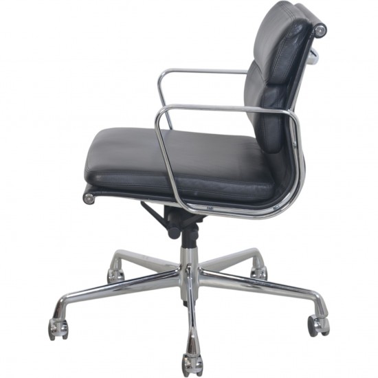 Charles Eames Ea217 office chair in black leather 2011
