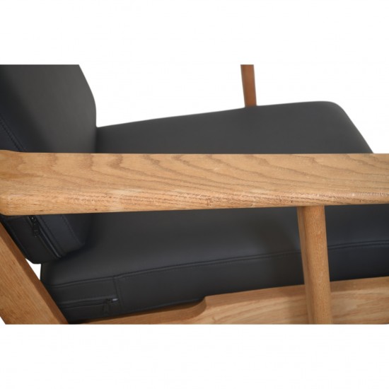 Hans Wegner GE290 chair in oak and black leather 1980s
