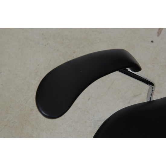 Arne Jacobsen syver kontorstol 3217 i sort classic læder