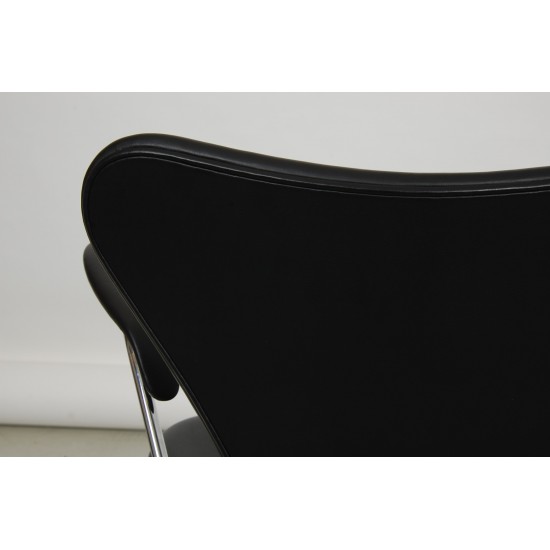Arne Jacobsen Seven office chair 3217 with black classic leather 