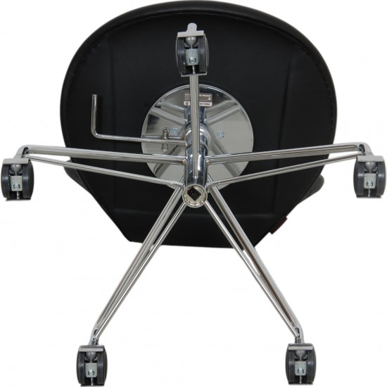 Arne Jacobsen 3117 kontorstol i sort Essential læder