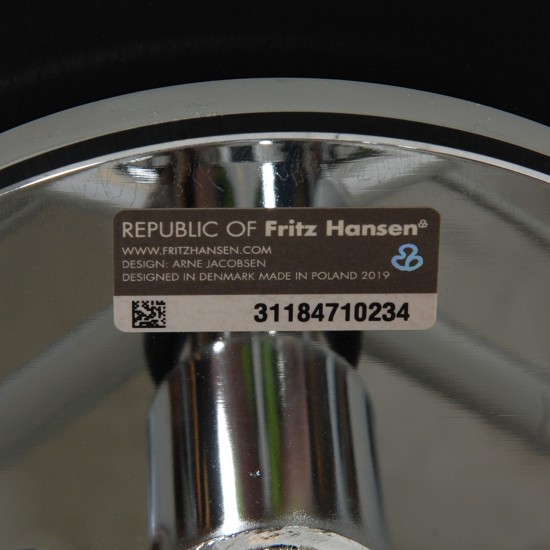 Arne Jacobsen 3117 kontorstol i sort Essential læder