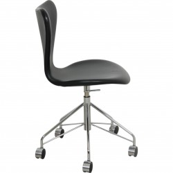 Arne Jacobsen 3117 office chair in black Essential leather