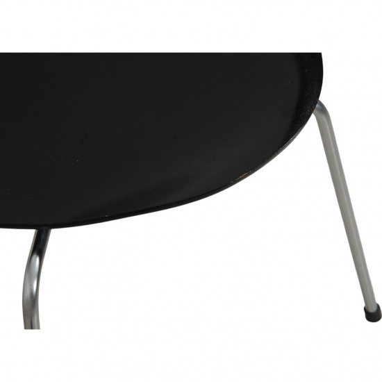 Sæt med 4 sorte Arne Jacobsen Syver stole