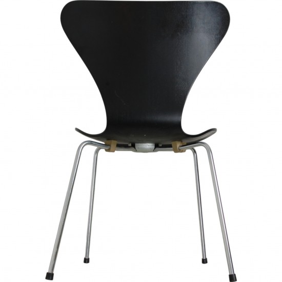 Sæt med 4 sorte Arne Jacobsen Syver stole