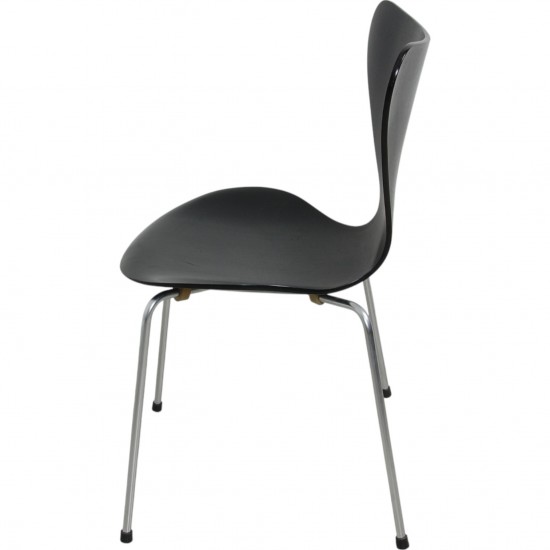 Sæt med 4 sorte Arne Jacobsen Syver stole