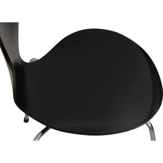 Sæt med 4 sorte Arne Jacobsen Syver stole