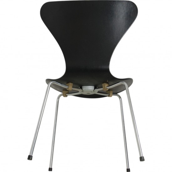 Sæt med 4 sorte Arne Jacobsen Syver stole