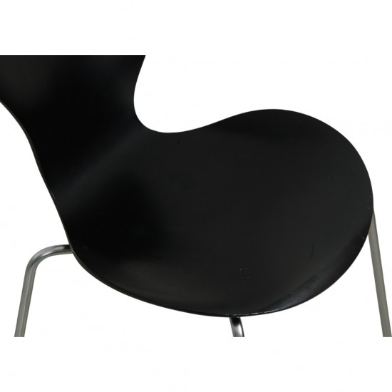 Sæt med 4 sorte Arne Jacobsen Syver stole