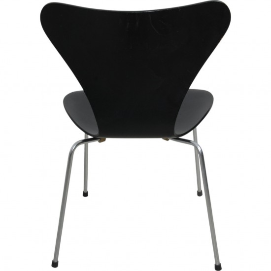 Sæt med 4 sorte Arne Jacobsen Syver stole