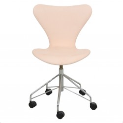 Arne Jacobsen Seven office chair model 3117 natural leather