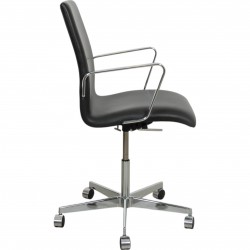 Arne Jacobsen Oxford chair in black essential leather