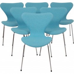 Set of 6 Arne Jacobsen Seven chairs in blue fabric