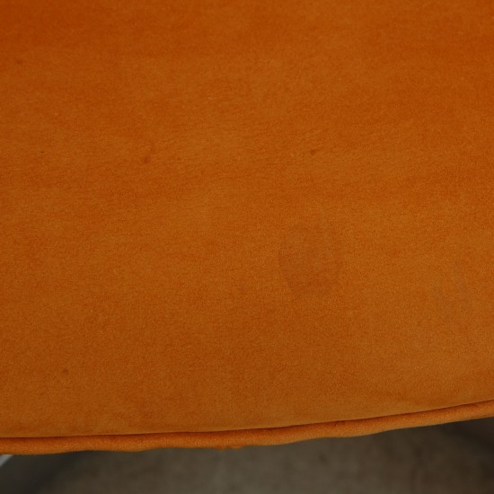 Arne Jacobsen Svane stol i gul alcantara