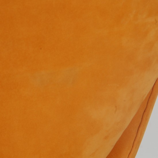Arne Jacobsen Svane stol i gul alcantara