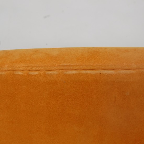 Arne Jacobsen Svane stol i gul alcantara
