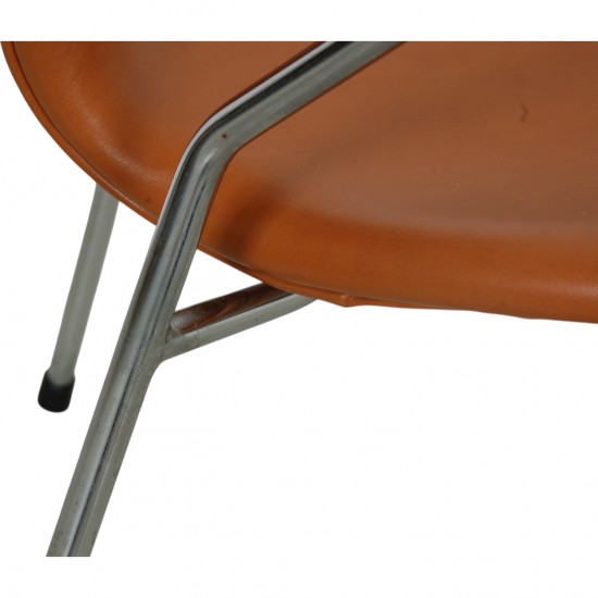 Arne Jacobsen vintage Syver stol 3207 nybetrukket i Cognac Classic læder