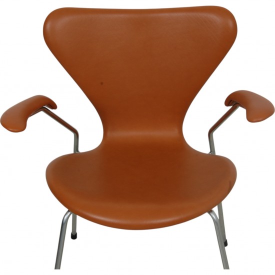 Arne Jacobsen vintage Syver stol 3207 nybetrukket i Cognac Classic læder