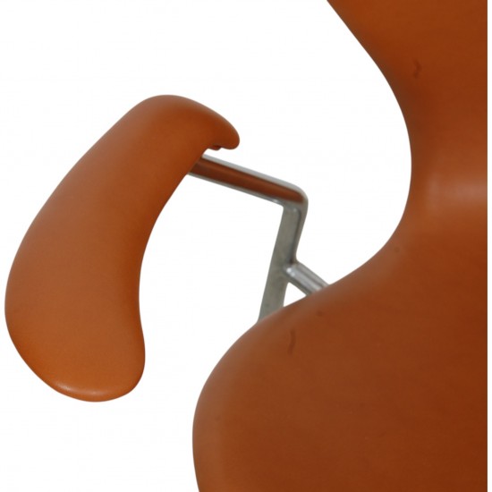 Arne Jacobsen vintage Syver stol 3207 nybetrukket i Cognac Classic læder