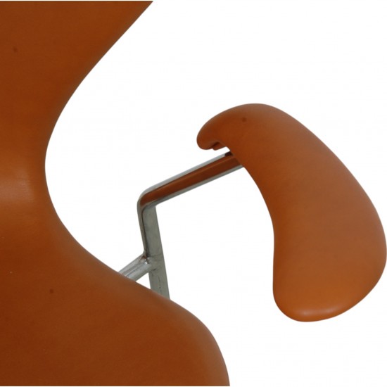 Arne Jacobsen vintage Syver stol 3207 nybetrukket i Cognac Classic læder