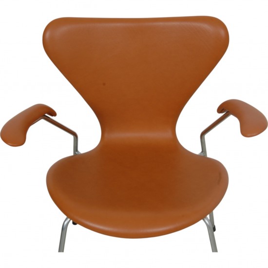 Arne Jacobsen vintage Syver stol 3207 nybetrukket i Cognac Classic læder