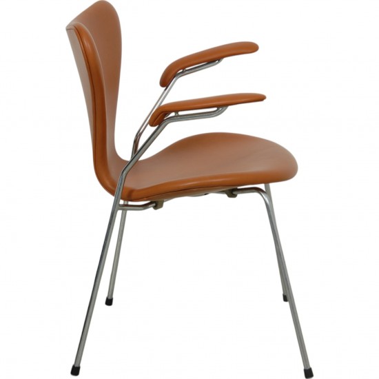 Arne Jacobsen vintage Syver stol 3207 nybetrukket i Cognac Classic læder