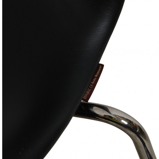 Sæt med 6 Arne Jacobsen Syver stole i sort Essential læder