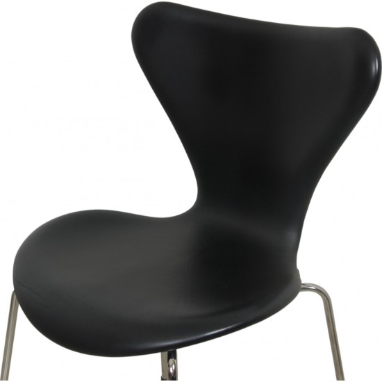 Sæt med 6 Arne Jacobsen Syver stole i sort Essential læder