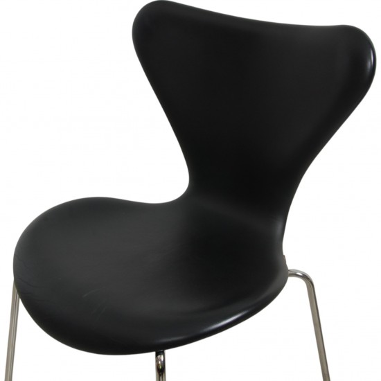 Sæt med 6 Arne Jacobsen Syver stole i sort Essential læder