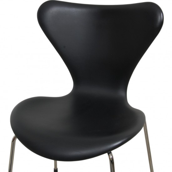 Sæt med 6 Arne Jacobsen Syver stole i sort Essential læder