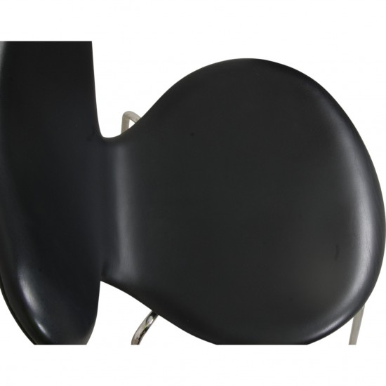Sæt med 6 Arne Jacobsen Syver stole i sort Essential læder