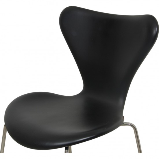 Sæt med 6 Arne Jacobsen Syver stole i sort Essential læder