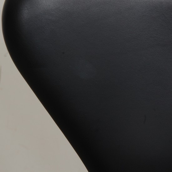 Sæt med 6 Arne Jacobsen Syver stole i sort Essential læder
