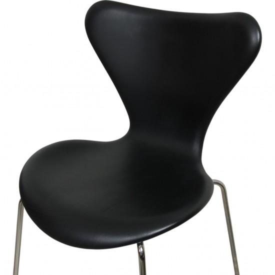 Sæt med 6 Arne Jacobsen Syver stole i sort Essential læder