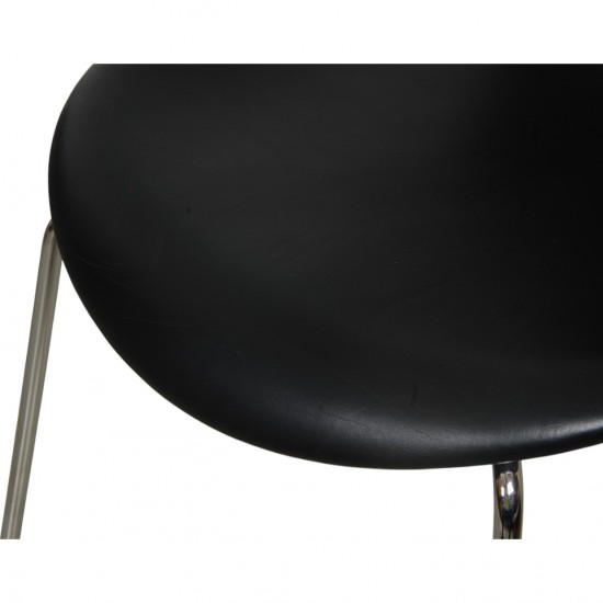 Sæt med 6 Arne Jacobsen Syver stole i sort Essential læder