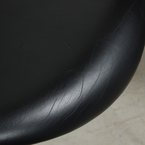 Sæt med 6 Arne Jacobsen Syver stole i sort Essential læder