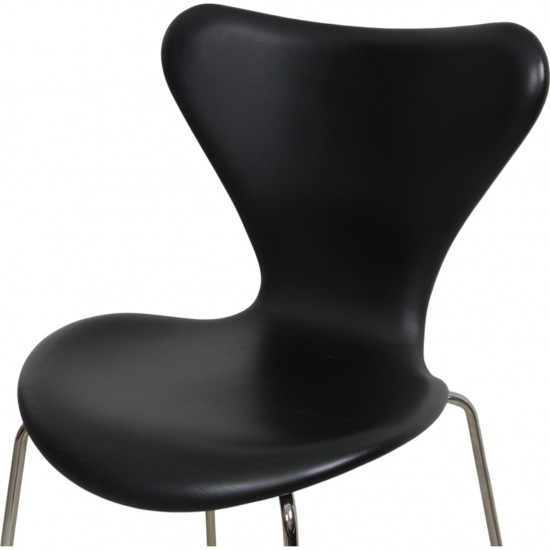 Sæt med 6 Arne Jacobsen Syver stole i sort Essential læder