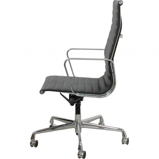 Charles Eames Ea-119 kontorstol i sort læder