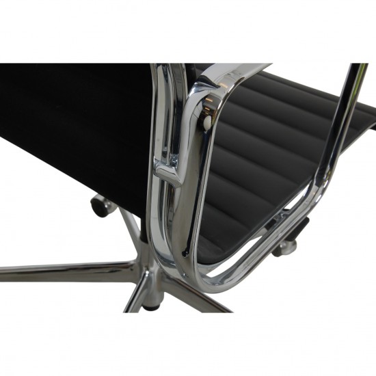 Charles Eames Ea-119 kontorstol i sort læder