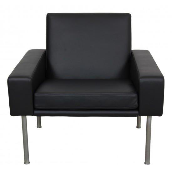 Hans Wegner Airport lounge chair newly upholstered in black bizon leather