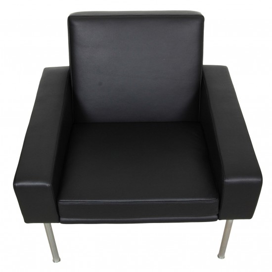 Hans Wegner Airport lounge chair newly upholstered in black bizon leather