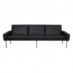 Hans J Wegner 3pers lufthavnssofa nypolstret i sort bizon læder