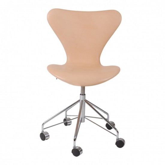Arne Jacobsen Seven office chair 3117 with natural leather 