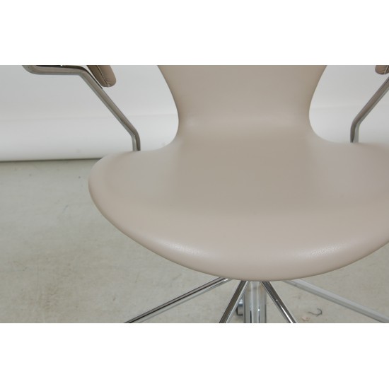 Arne Jacobsen Seven office chair 3217 with grey classic leather (NEW)