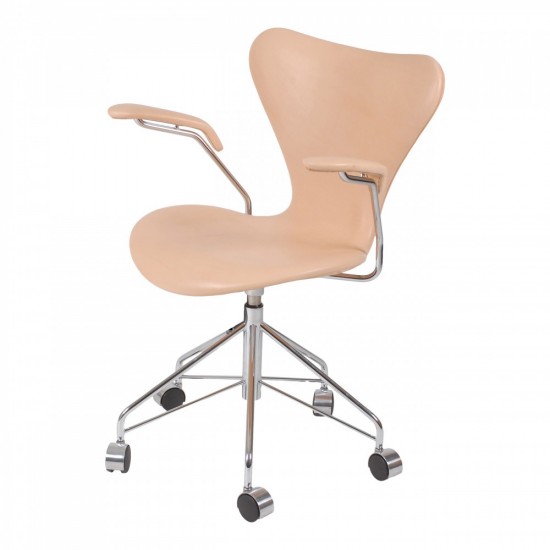 Arne Jacobsen Seven office chair 3217 with natural leather