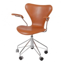 Arne Jacobsen syver kontorstol 3217 i Walnut Anilin læder Arne Jacobsen syver kontorstol 3217 i Walnut Anilin læder