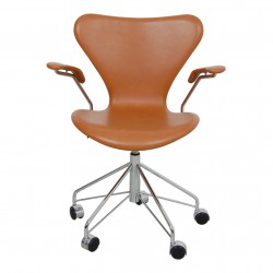 Arne Jacobsen syver kontorstol 3217 i cognac classic læder 