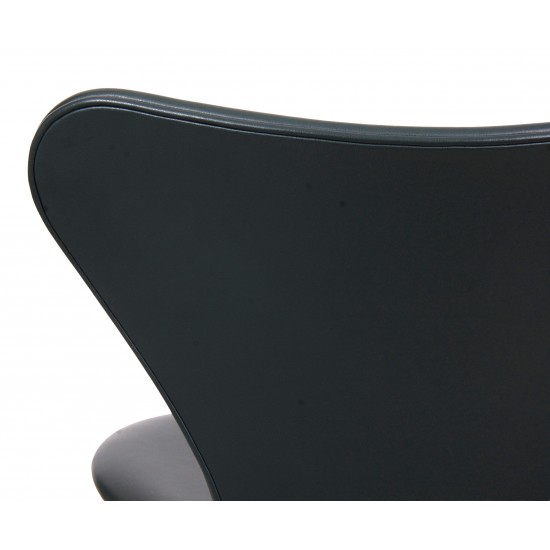 Arne Jacobsen syver stol, 3107, nypolstret i mørke grønt classic læder