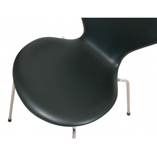 Arne Jacobsen seven chair, 3107, newly upholstered with dark green leather